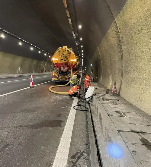 宁远隧道排水渠清淤